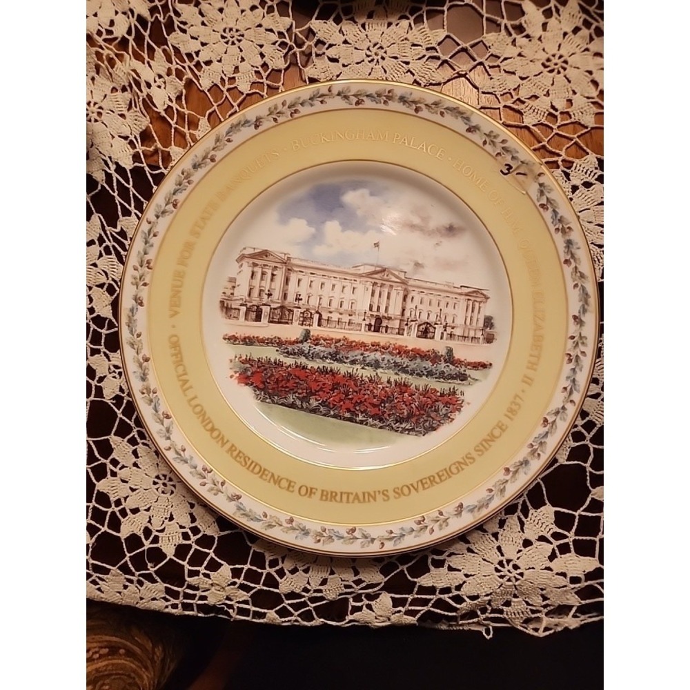 Mason's Litchfield Cathedral 1981 Christmas plate 10 inch English ironstone